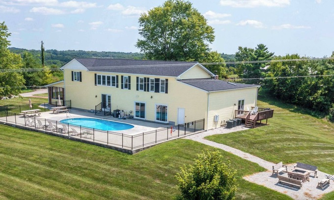 Jonesville Maison | Great Big Lodge - for 18 - Near Ark!