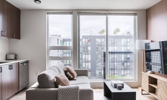 Mann Appartement | Great Central District Studio w/ Gym, Yoga & Rooftop, by Blueground
