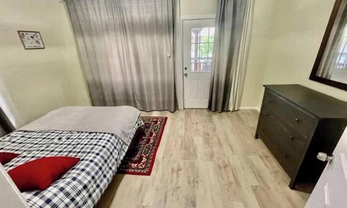 Sea Gate Appartement | Great duplex 3BR/2bth apartment on the ocean block
