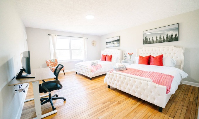Great Falls Maison | Great Falls Modern Escape: 10BR/5BA Luxury Retreat!