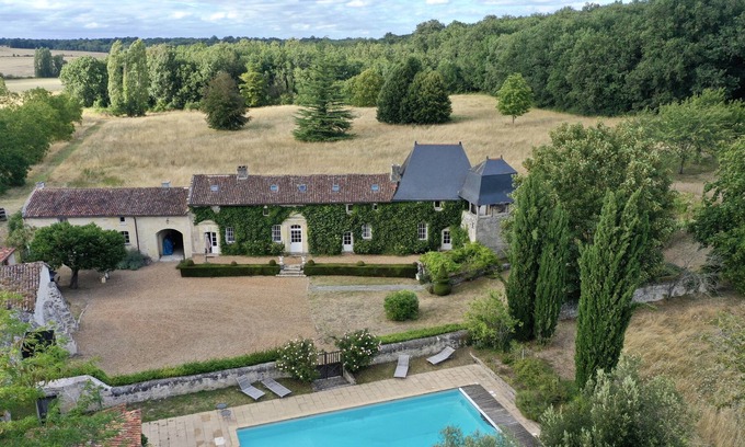 Deneze-sous-Doue Maison | Great family home in Anjou, quiet, close to Castle of the Loire, pool
