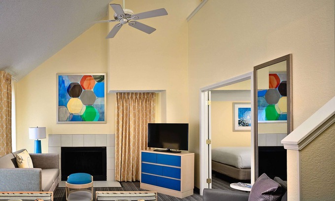Westlake Hôtel | Great Find! 2 Comfortable Units, Kitchen, Free Parking, Pool