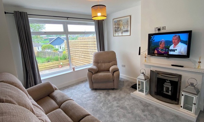 Tottington Maison | Great for walking, working, visiting or moving.