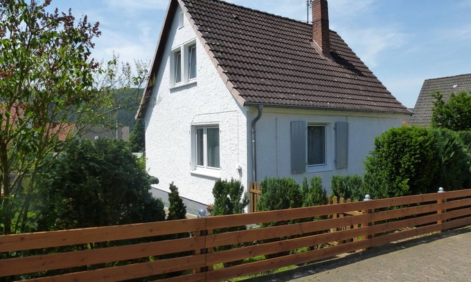 Bodenwerder Maison | Excellentes vacances dans la région du Weserbergland! Dans maison avec jardin pour 4 personnes. & Animaux