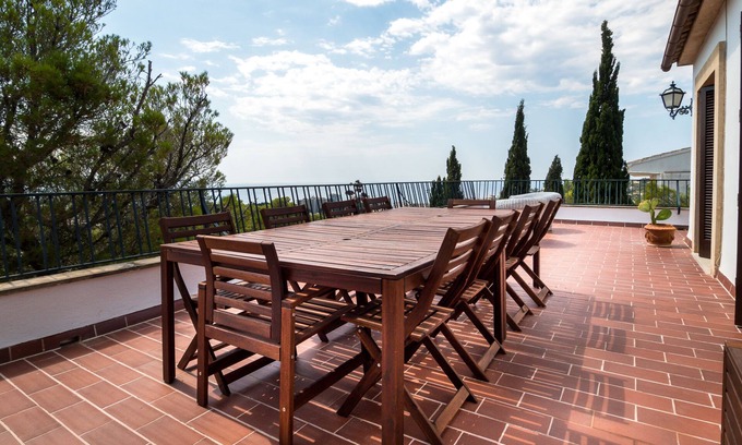 Genova Villa | Grande villa de vacances avec immense terrasse et vue mer imprenable
