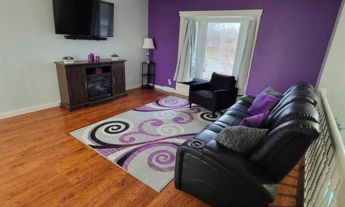 Millard Maison | Great Home in a Safe Neighborhood and only 8 min from the interstate!