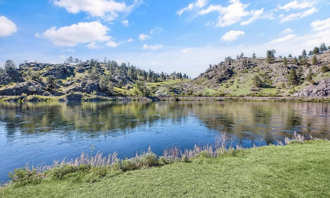 Cascade Maison | Great house on the banks of the Mighty Mo