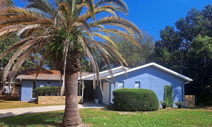 Spring Hill Maison | Attractive home close to beaches and outdoor activities. Pet and child friendly.