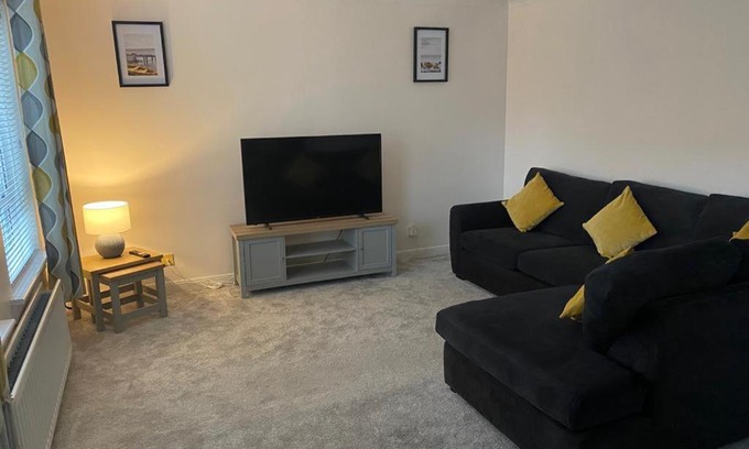 Broughty Ferry Appartement | Great Location, large 1 bed flat with parking