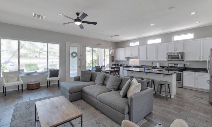Tatum Highlands Maison | Great Location w/ Private Heated Pool, Near Hiking/Golfing/Shopping/Dining & Mayo Clinic + FREE GOLF