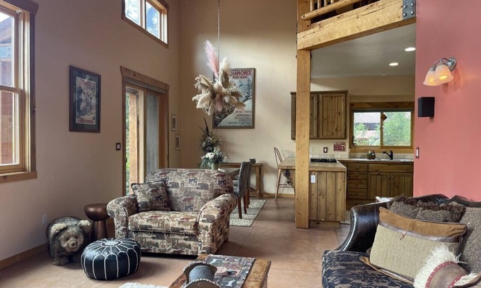Moab South Valley Maison | Great Moab Rim views, peaceful home along golf course neighbourhood
