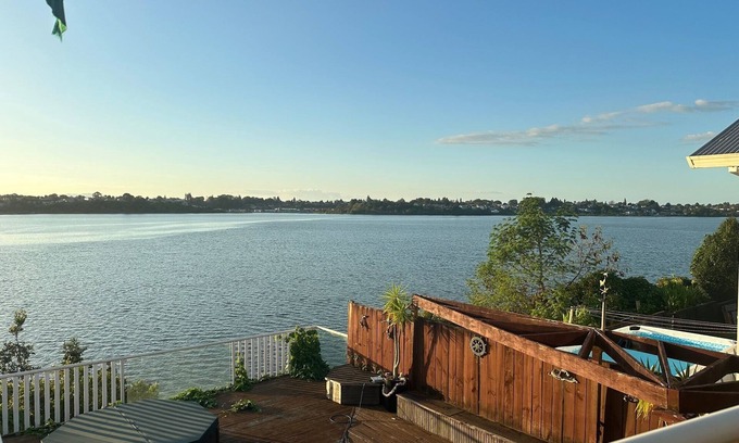 Tauranga Maison | Great place for a summer holiday with a pool and a great view across the water