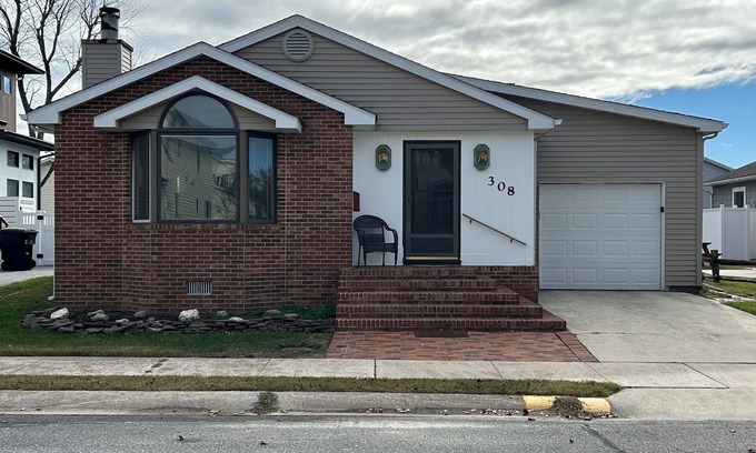 Country Club Estates Maison | Maison de ville Rehoboth avec piscine! 3 pâtés de maisons à la plage! (À CÔTÉ DE LA LISTE VRBO # 956165)