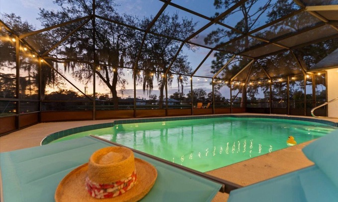 Port Orange Maison | Great Sunsets on Lake & Heated Pool / 4-bedroom house