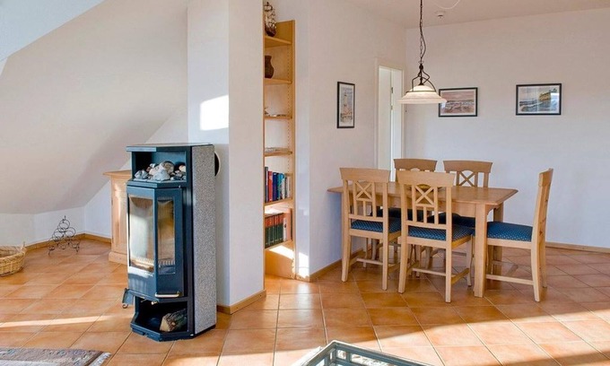Kuehlungsborn Appartement | Great top floor apartment with loggia and wood-burning stove - only 40 m to the beach! - Sea view