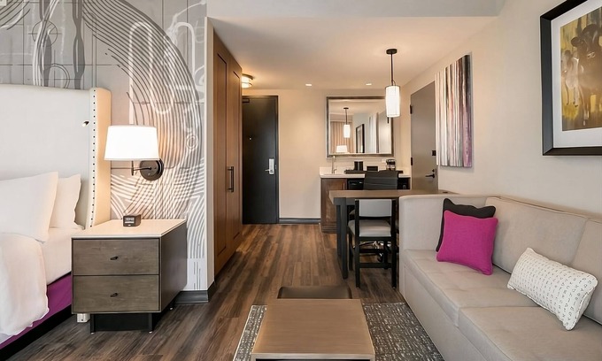 Berkeley Heights Hôtel | Great Vacation Awaits! 3 Relaxing Units, Free Breakfast, Indoor Pool!