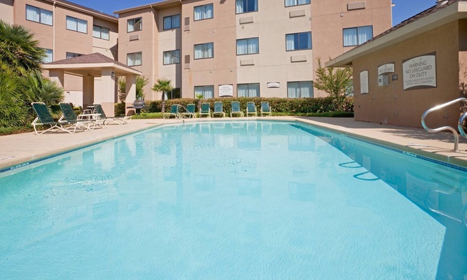 San Angelo Appartement | Great Value! Cozy King Suite | Complimentary Breakfast + Shared Outdoor Pool
