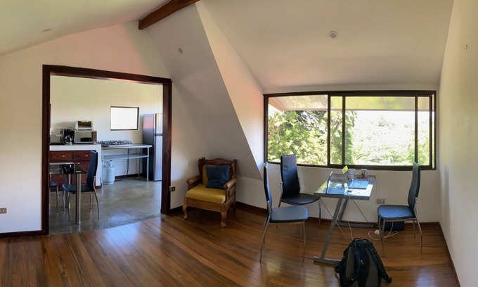 Roble Appartement | Great view of the mountains while in San Jose.