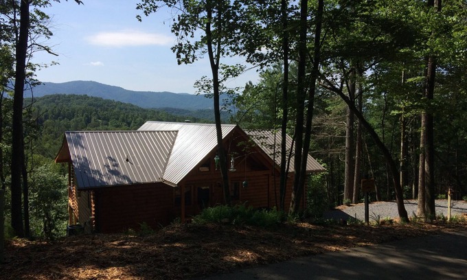 Ellijay Cabine | Tout neuf - "Lazy Bear Inn" vient d'être listé! Vues incroyables !!!