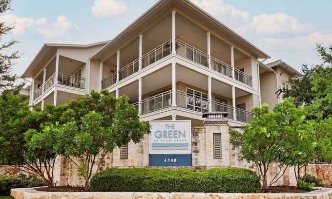 Buda Appartement | Green 2BD 3 - Two Bedroom Apartment, Sleeps 4