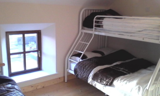 Knockaderry Cross Roads Auberge | Green Adventure EcoHostel