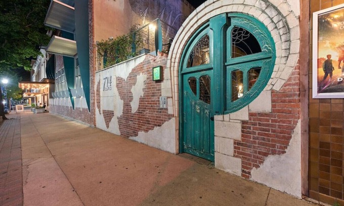 Brazos Appartement | Green Door Lofts-Stained Glass Loft