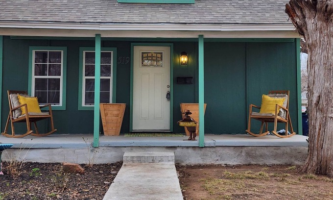 Guthrie Maison | Green Eye Sally / Wi-Fi / Dogs Welcome / Clean