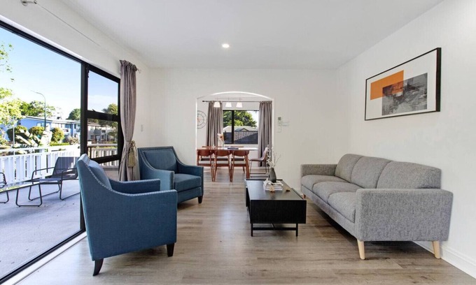 Manurewa Maison | Green Family 5BR Retreat in Wattle Downs w Yard