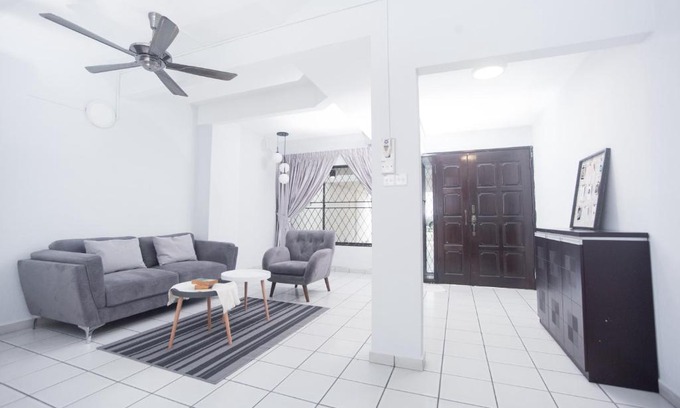 George Town Maison | Green Lane by Plush