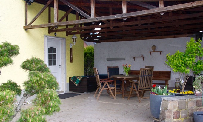 Marzahn-Hellersdorf Maison | Oasis de verdure dans la maison de vacances Berlin Biesdorf