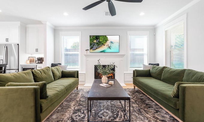 Waco Maison | Green Retreat on Proctor - 3.5 Bathrooms