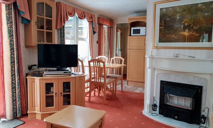 Weybourne Cottage | Green Shores - cette caravane est un lieu de vacances paisible situé dans le parc primé de Kelling Heath.