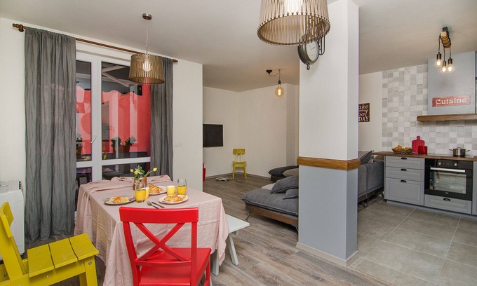 Saints Constantine and Helena Appartement | Espace vert dans la ville-Akvarel 3