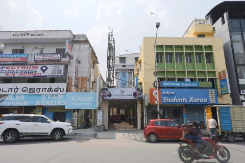Teynampet Hôtel | Green Tree Hotel-Near VFS Global and Ramee Mall