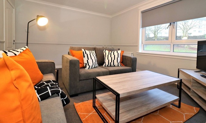 Greenock Appartement | Pillow Partners are proud to present this stylish apartment which is ideal for contractors, fami...