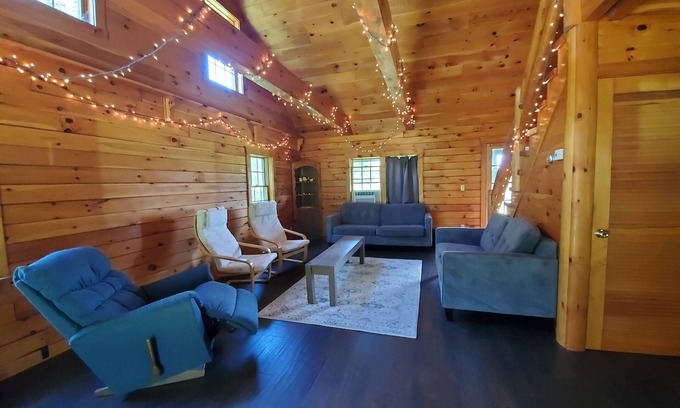 Owego Cabine | Greenwood At Entangled Acres - Log Cabin w\WiFi on 16 Acre Animal Sanctuary
