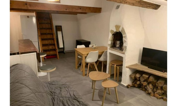 Greolieres Appartement | Greolières village: Superbe duplex vue montagne.