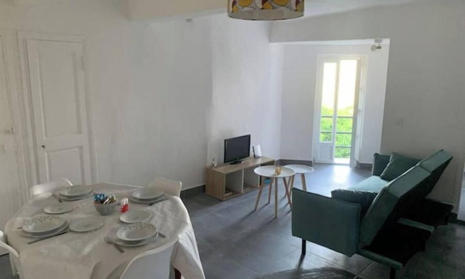Greolieres Appartement | Greolières Village: Superbe Studio avec vue.