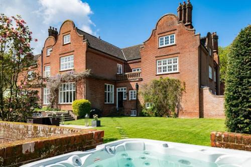 Aldborough Maison | Gresham Hall - Norfolk Cottage Agency
