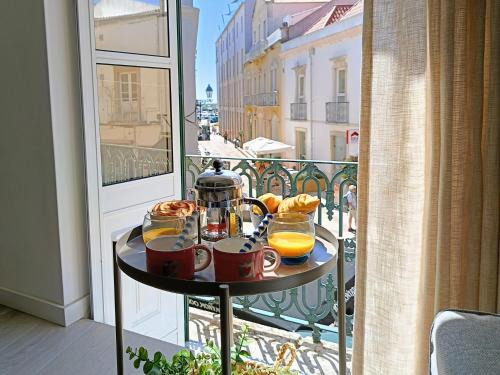 Se Appartement | Grey and Green, modern 2-bedroom apartment, AC, top location at faro's historic centre