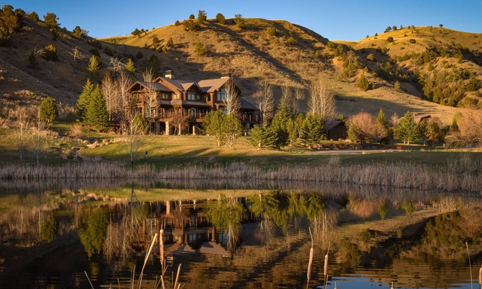Three Forks Cabine | Grey Cliffs Ranch