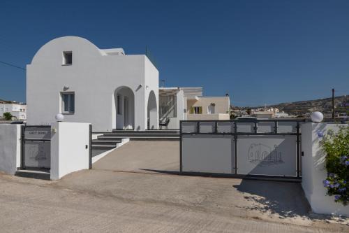 Emporio Villa | GREY DOME SANTORINI