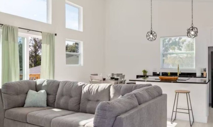 Taft Maison | Grey Lux 1-bedroom house in fabulous Orlando with WiFi, AC Disney Universal MCO