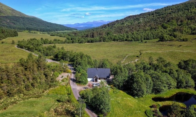 Fort William Cabine | Grianain - Riverside Lodge with Mountain Views