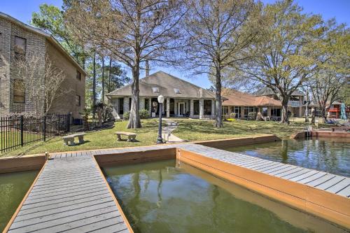 Walden on Lake Conroe Maison | Grills and Boat Dock Comfy Cove on Lake Conroe