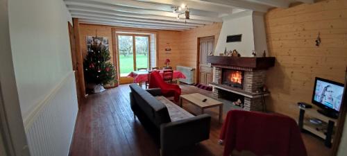 Saugeot Maison | Grimont gîte au calme grand terrain circuit cascades du Hérisson