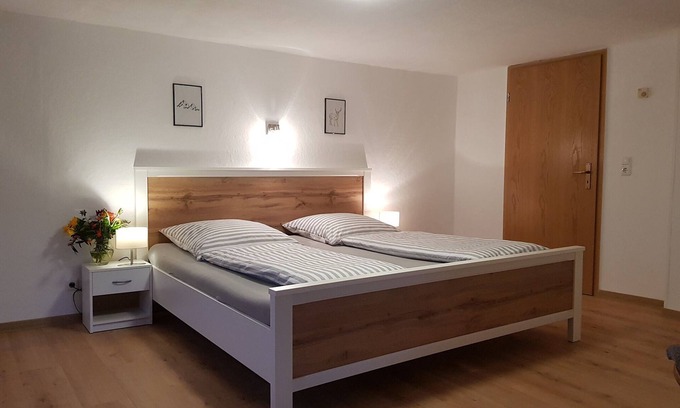 Lichtenberg Appartement | Große 90qm Ferienwohnung mit Balkon, kostenfreies Parken und WLAN