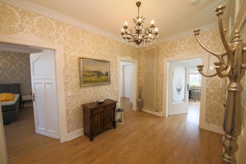 Bad Wilhelmshoehe Appartement | Große Fewo in Jugendstil-Villa, Kassel-Bad Wilhelmshöhe am UNESCO-Bergpark, Herkulesblick, 3 Schlafzimmer, Boxspring-Betten, bis 8 Personen, Balkon, kostenfreie Parkplätze - Art City-Studio Kassel 11