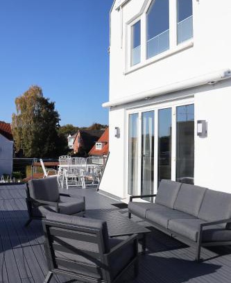 Sierksdorf Appartement | Große Penthouse Ferienwohnung mit Meerblick, Sonnenterrasse & Luxusbad von "Momentic"