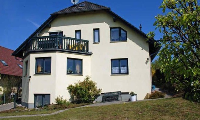 Lancken-Granitz Appartement | Großes Ferienhaus mit Terrasse am Granitzwald - Ferienhaus Familie Hartwig